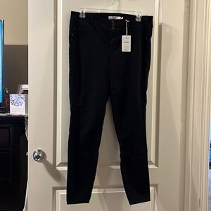 NWT!!! Torrid size 18T.. Black Jegging Skinny Super Soft High-Rise Jean